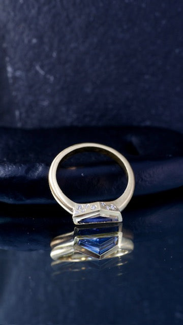1. Robyn Clarke, Horizon Ring 1, 18ct yellow gold, freeform Ceylon Sapphire, 8 x EF/SI diamonds, Size M