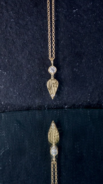 19. Robyn Clarke, Robyn Clarke, Mystic Weight Pendant 2, 18ct yellow gold set with a 3.25mm FG/SI diamond and a 1.6mm EF/SI diamond